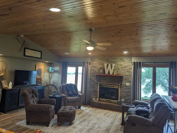 $544,000 | 13902 87th Street Southeast, Milnor, ND 58060