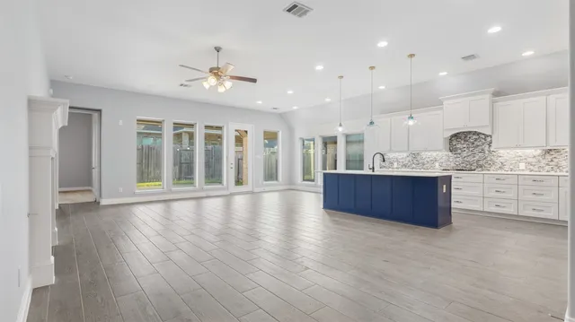 $399,700 | 302 Trillium Park Loop, Conroe, TX 77304