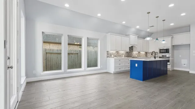 $399,700 | 302 Trillium Park Loop, Conroe, TX 77304