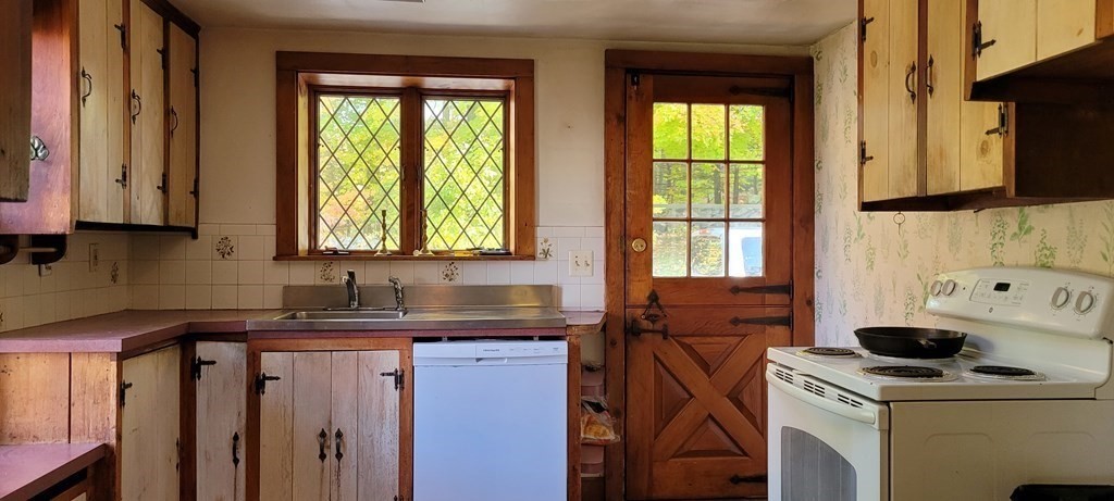 34 High Street Ashland, MA 01721 - Photo 2 of 20