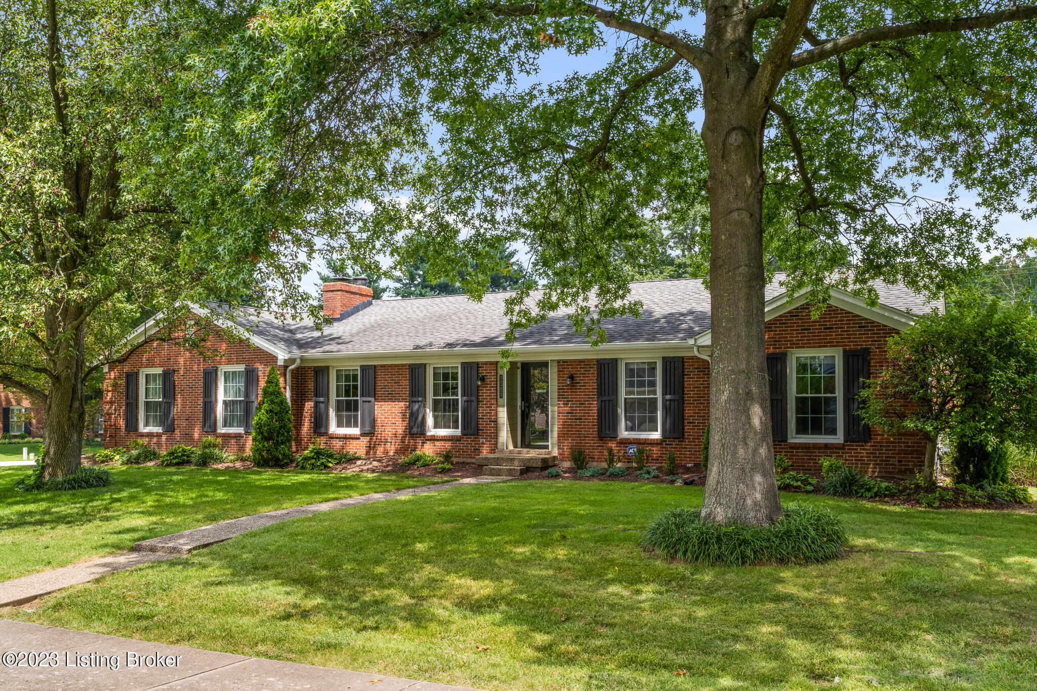 11211 Finchley Road Louisville, KY 40243 - Photo 1 of 40 front