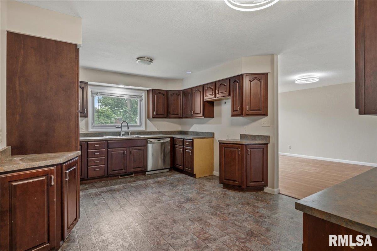 701 Samuel Street Taylorville, IL 62568 - Photo 12 of 31
