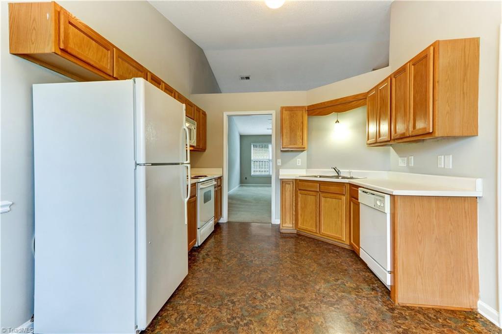 2912 WaterStone Loop High Point, NC 27265 - Photo 6 of 24 Kitchen