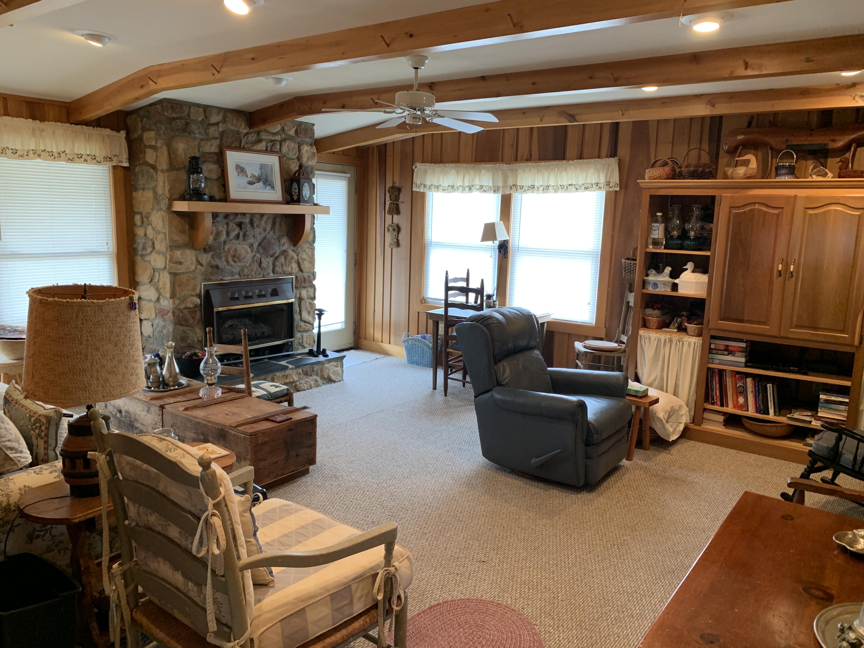 1100 Knob Church Road Henry, VA 24102 - Photo 25 of 40 19 Living Room