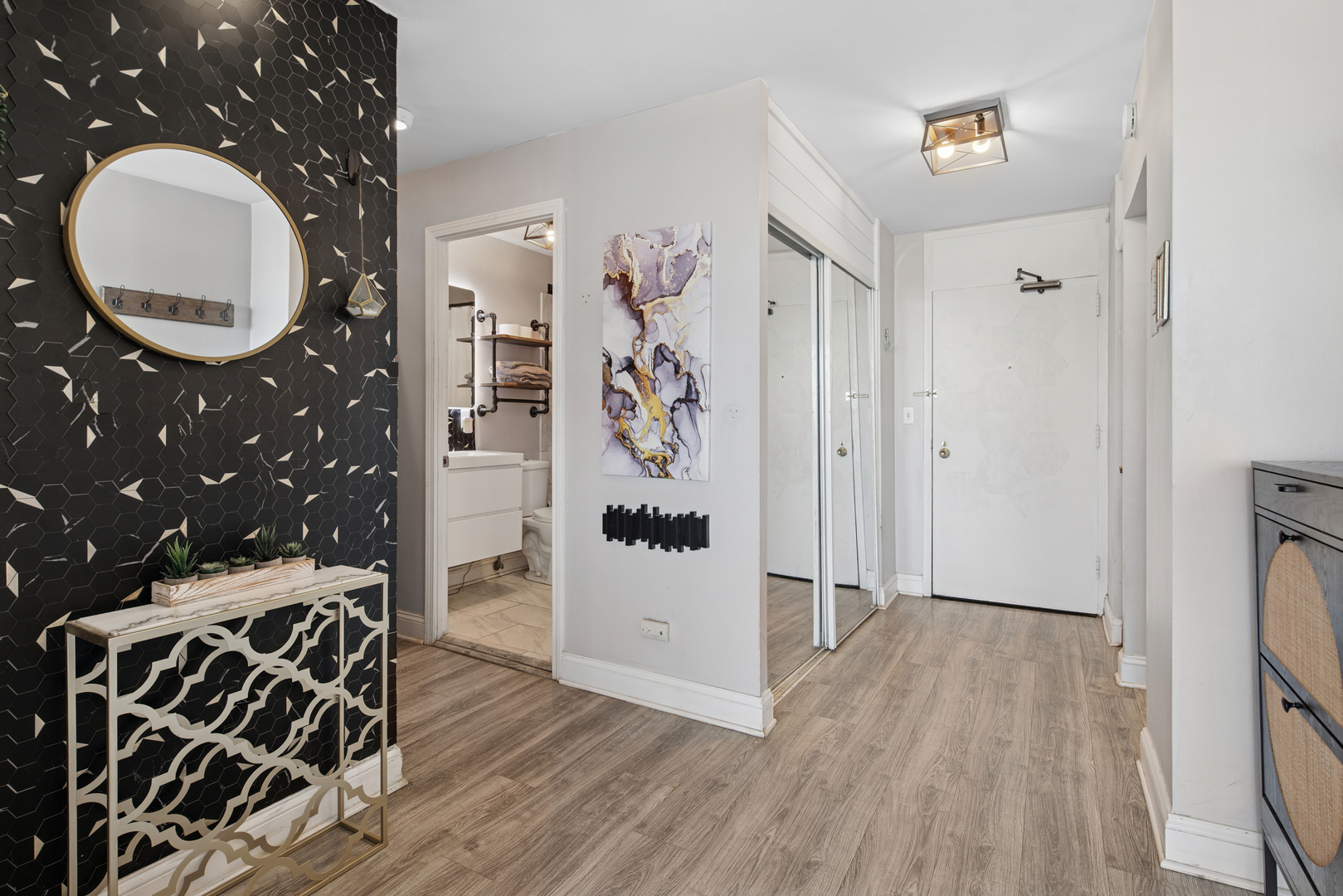 5455 North Sheridan Road, Unit 2805 Chicago, IL 60640 - Photo 12 of 20 workspace with wooden floor and mirror