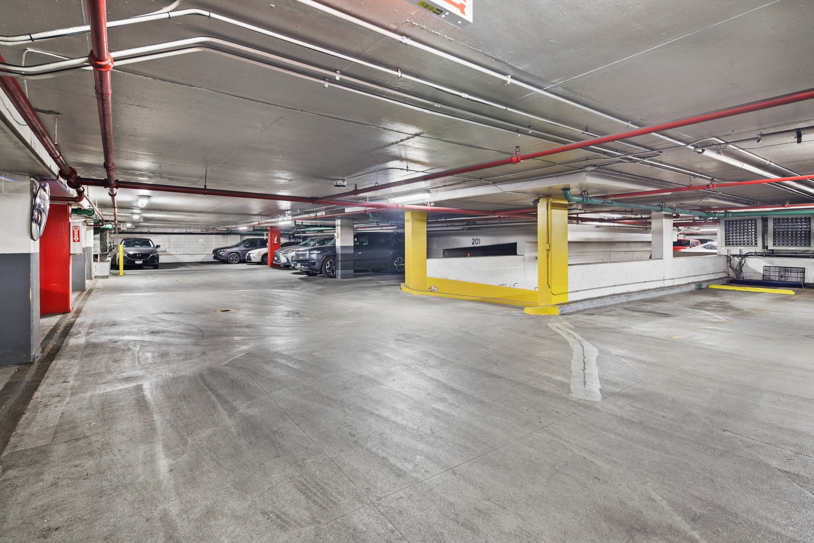 5455 North Sheridan Road, Unit 2805 Chicago, IL 60640 - Photo 16 of 20 a view of a room with gym equipment