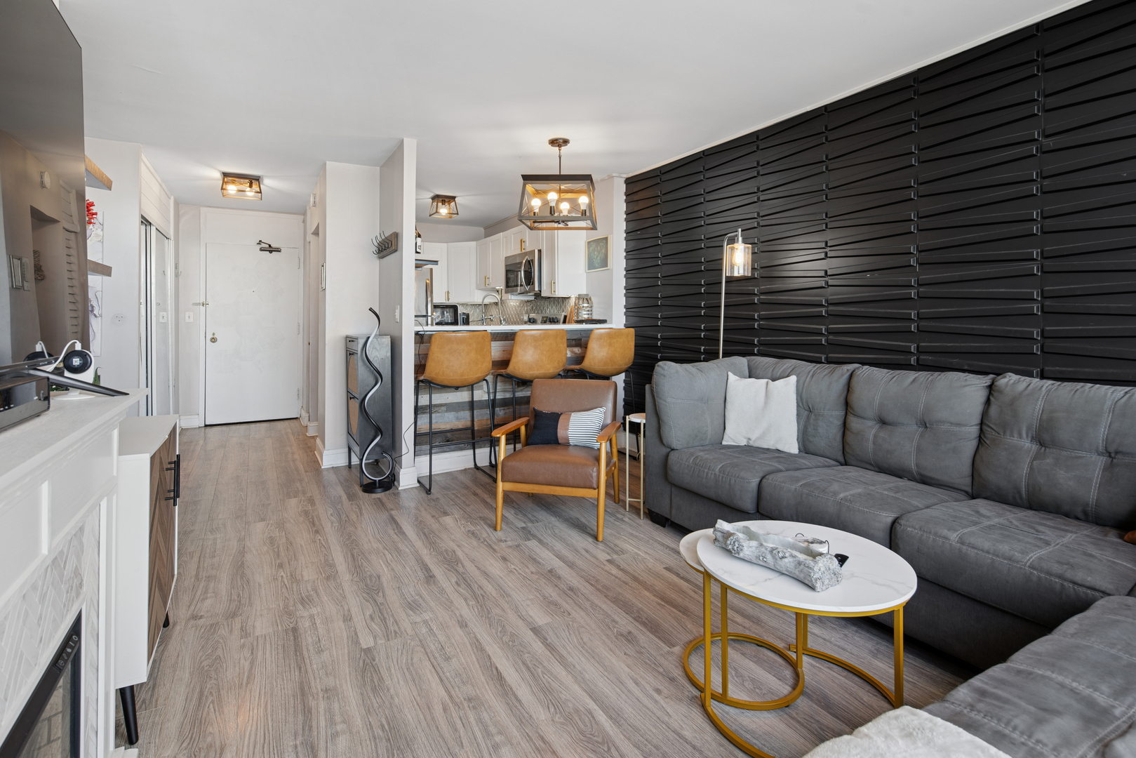 5455 North Sheridan Road, Unit 2805 Chicago, IL 60640 - Photo 9 of 20 a living room with furniture and a wooden floor