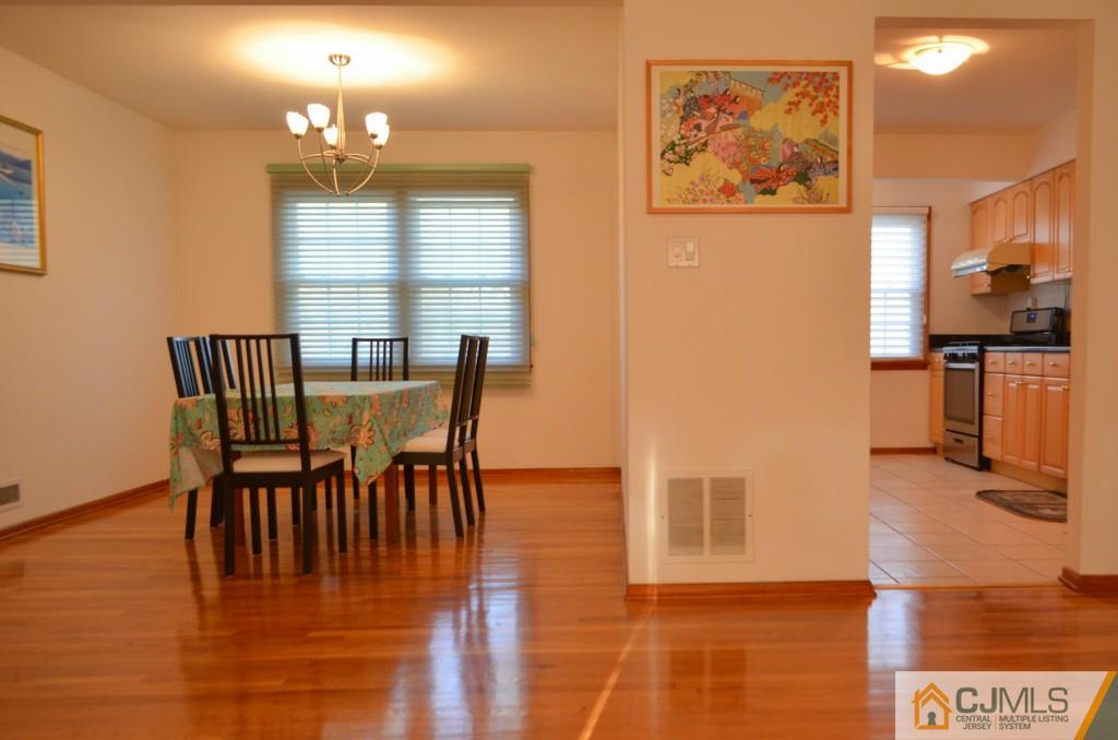 8 Sherwood Road Edison, NJ 08820 - Photo 2 of 22 Gallery Image 2