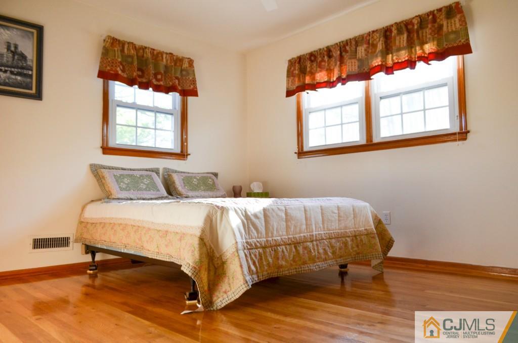 8 Sherwood Road Edison, NJ 08820 - Photo 11 of 22 Gallery Image 11