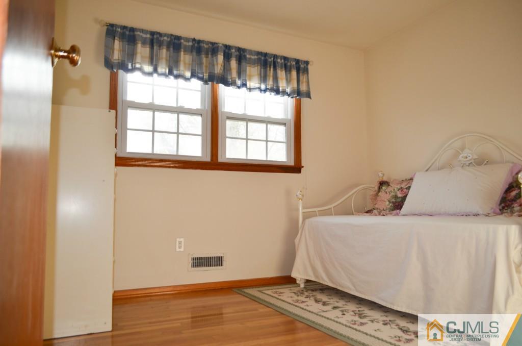 8 Sherwood Road Edison, NJ 08820 - Photo 12 of 22 Gallery Image 12