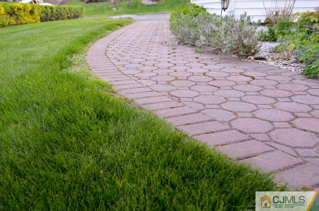 8 Sherwood Road Edison, NJ 08820 - Photo 18 of 22 Gallery Image 18