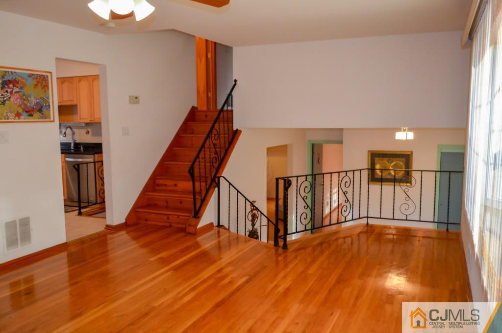 8 Sherwood Road Edison, NJ 08820 - Photo 3 of 22 Gallery Image 3
