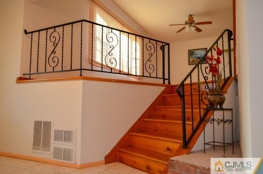 8 Sherwood Road Edison, NJ 08820 - Photo 8 of 22 Gallery Image 8