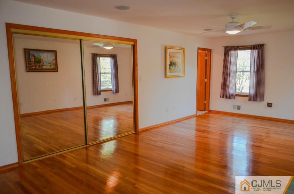 8 Sherwood Road Edison, NJ 08820 - Photo 9 of 22 Gallery Image 9