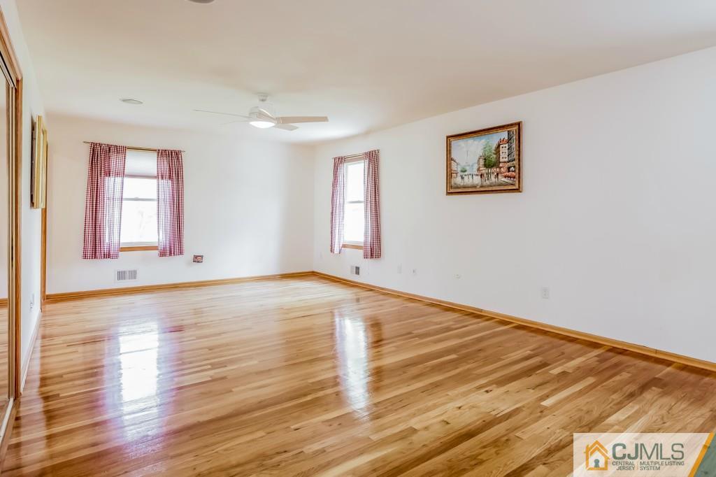 8 Sherwood Road Edison, NJ 08820 - Photo 10 of 22 Gallery Image 10