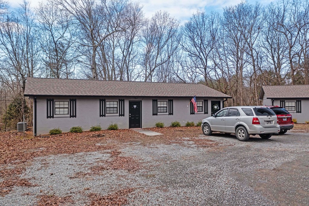 138 Runyan Ln Spring Spring City, TN 37381 - Photo 5 of 25 a front view of a house with a yard
