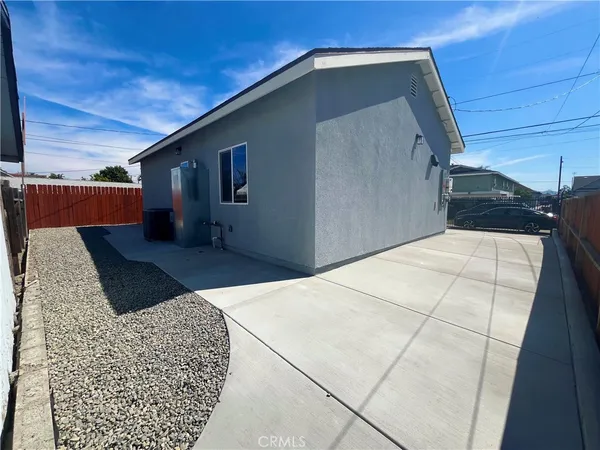 $2,100 | 1081 West Rialto Avenue, San Bernardino, CA 92410