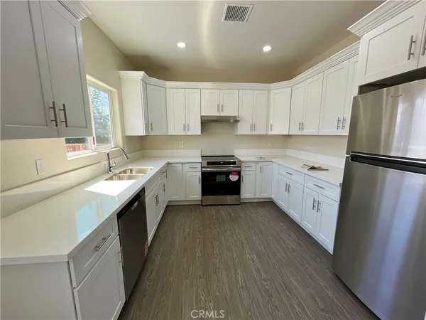 $2,100 | 1081 West Rialto Avenue, San Bernardino, CA 92410