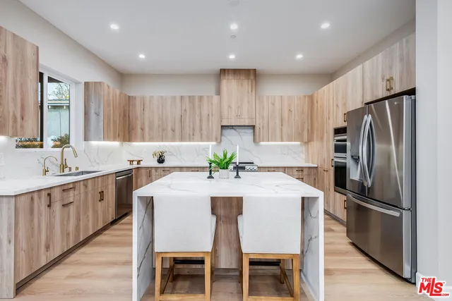 $2,700,000 | 421 North Catalina Street, Burbank, CA 91505