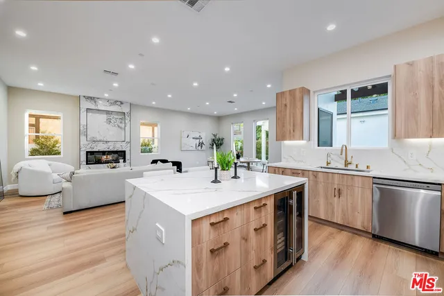 $2,700,000 | 421 North Catalina Street, Burbank, CA 91505