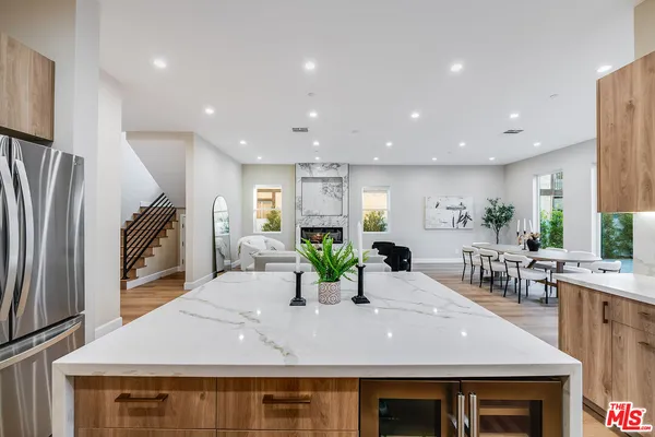 $2,700,000 | 421 North Catalina Street, Burbank, CA 91505