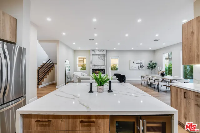 $2,700,000 | 421 North Catalina Street, Burbank, CA 91505