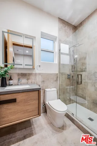 $2,700,000 | 421 North Catalina Street, Burbank, CA 91505