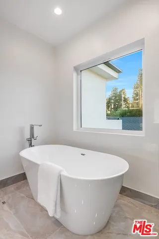 $2,700,000 | 421 North Catalina Street, Burbank, CA 91505