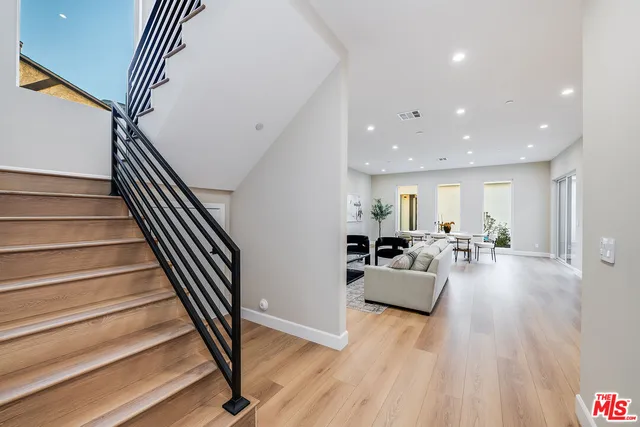 $2,700,000 | 421 North Catalina Street, Burbank, CA 91505