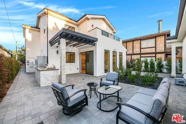 $2,700,000 | 421 North Catalina Street, Burbank, CA 91505