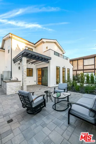 $2,700,000 | 421 North Catalina Street, Burbank, CA 91505