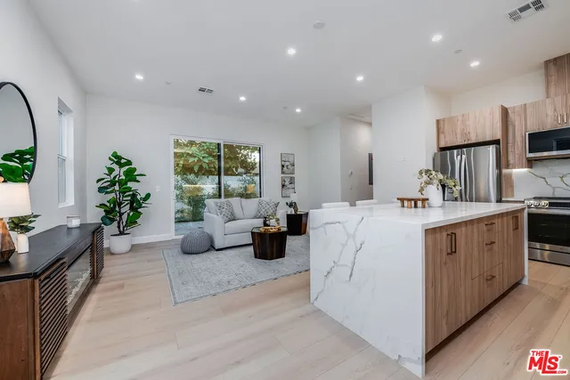 $2,700,000 | 421 North Catalina Street, Burbank, CA 91505