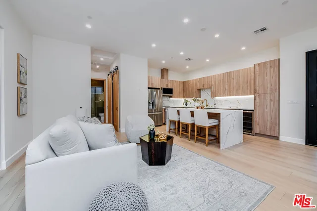 $2,700,000 | 421 North Catalina Street, Burbank, CA 91505