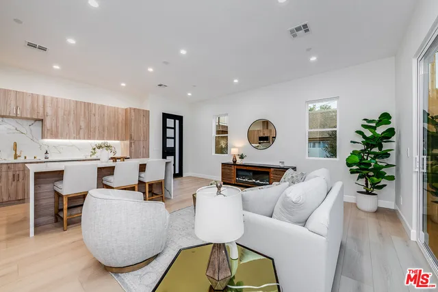 $2,700,000 | 421 North Catalina Street, Burbank, CA 91505