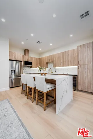 $2,700,000 | 421 North Catalina Street, Burbank, CA 91505