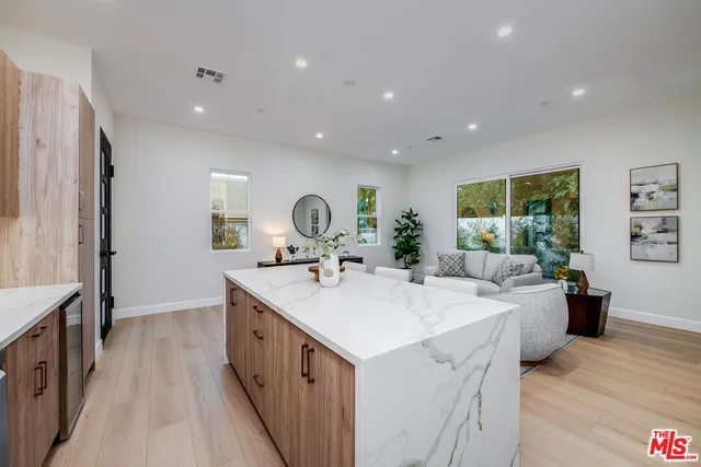 $2,700,000 | 421 North Catalina Street, Burbank, CA 91505