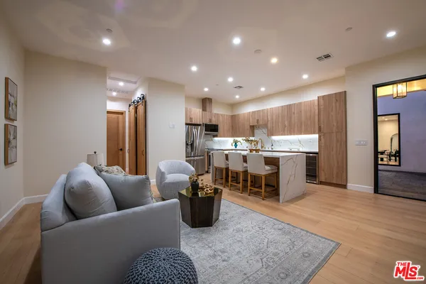 $2,700,000 | 421 North Catalina Street, Burbank, CA 91505