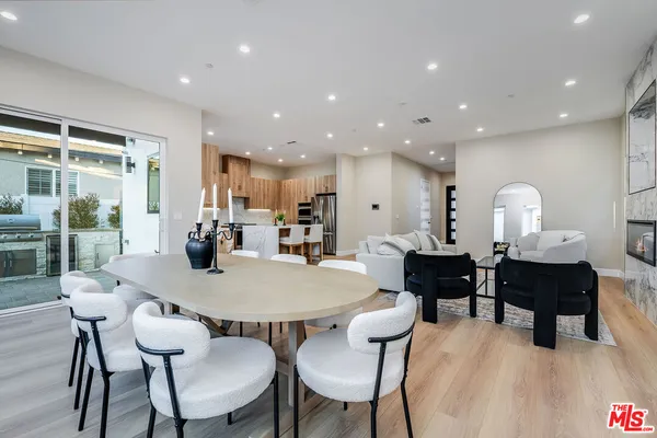 $2,700,000 | 421 North Catalina Street, Burbank, CA 91505