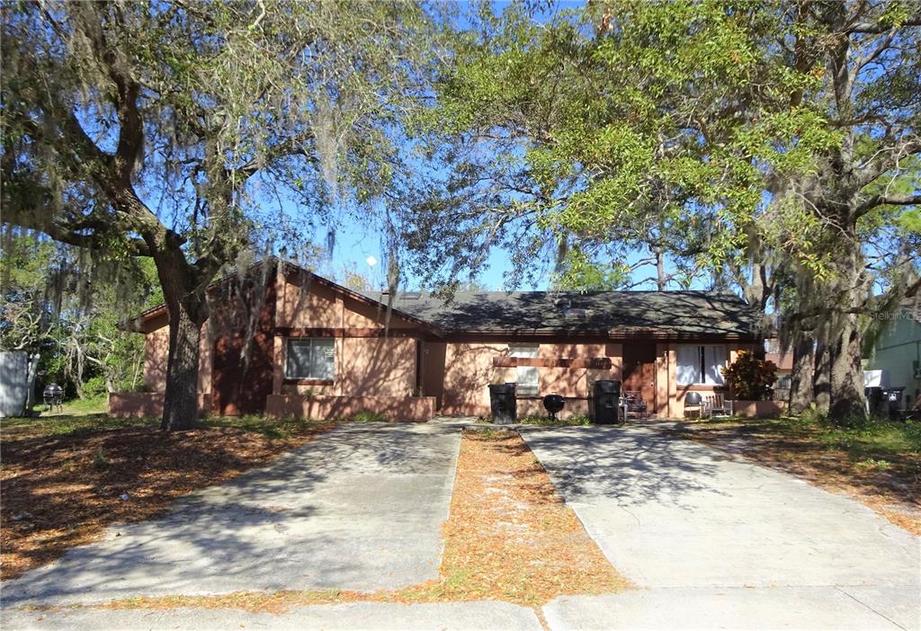 Spacious Duplex 3297 & 3299 Split Willow.