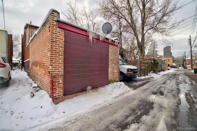 a view of a car park in front of house