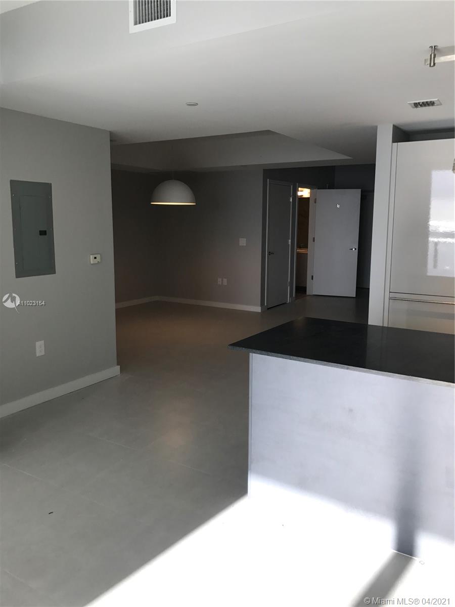 1010 Brickell Avenue, Unit 3204 Miami, FL 33131 - Photo 28 of 32 a view of a hallway