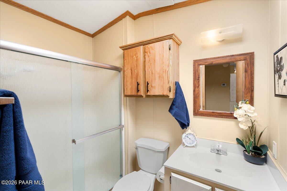 2352 Hillside Loop Road Prescott, AZ 86301 - Photo 18 of 27 Guest Bathroom