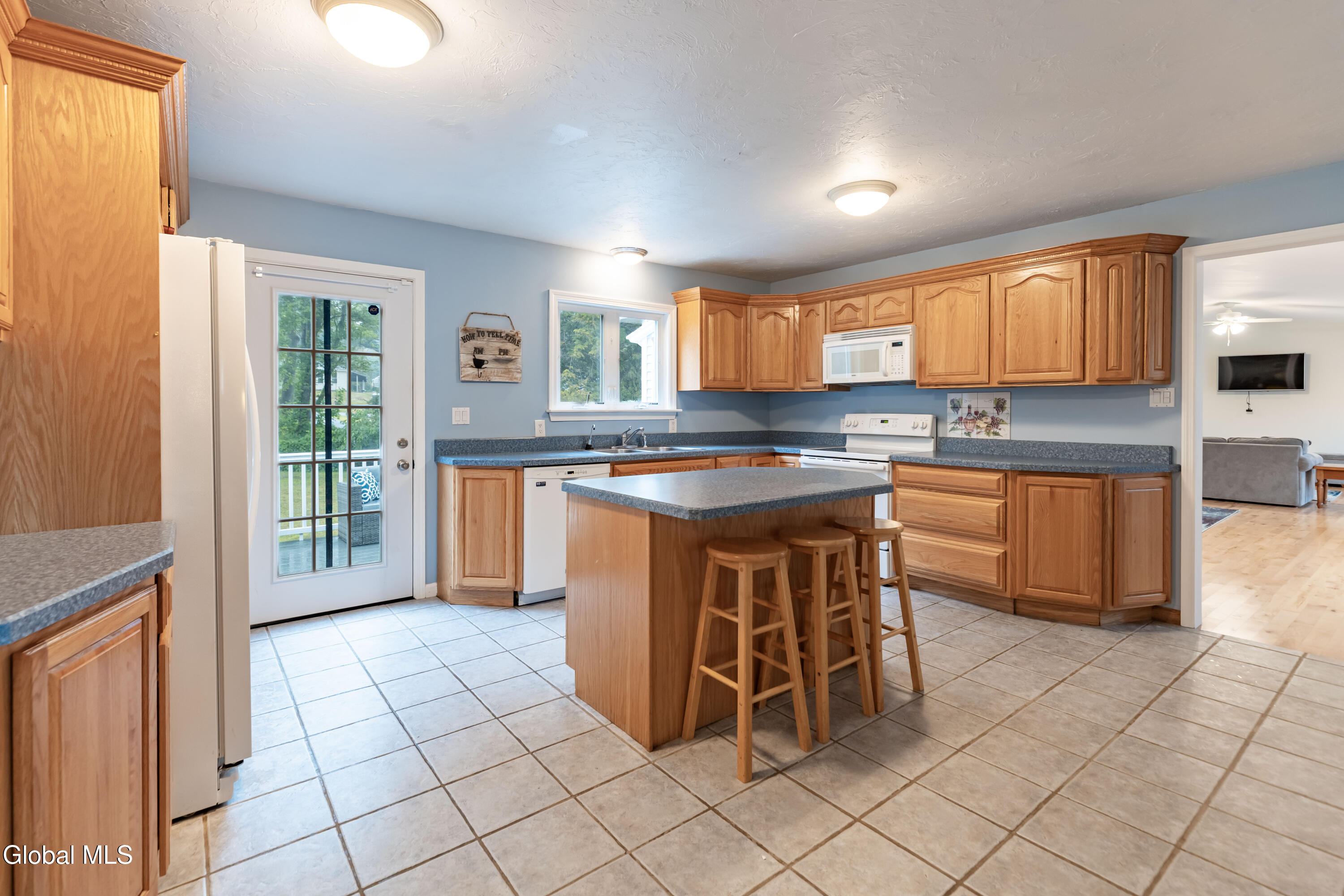 1443 Crescent Vischer Ferry Road Halfmoon, NY 12065 - Photo 10 of 31 RDP 25-0830 1443 Crescent Vischer Ferry