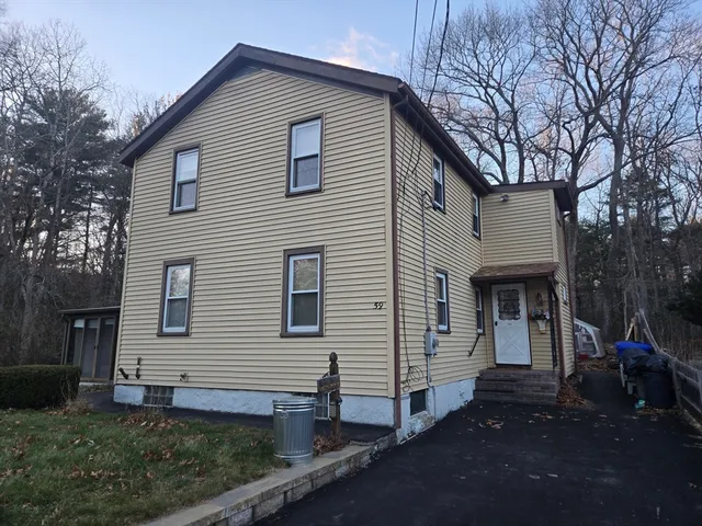 $2,200 | 59 Edgehill Road, Unit 2, Taunton, MA 02780
