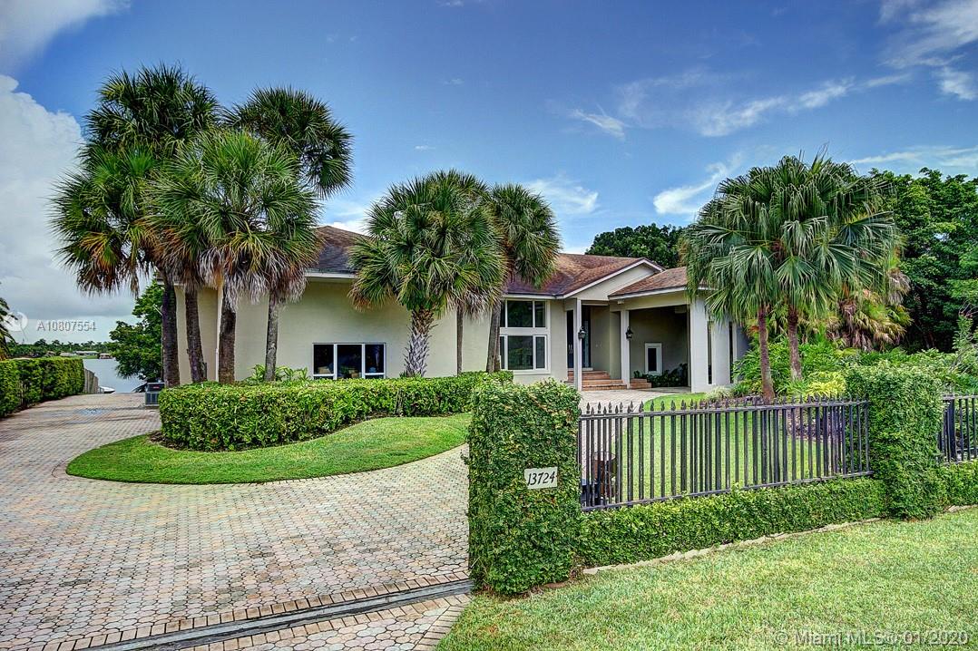 13724 Southwest 92nd Court Miami, FL 33176 - Photo 4 of 32