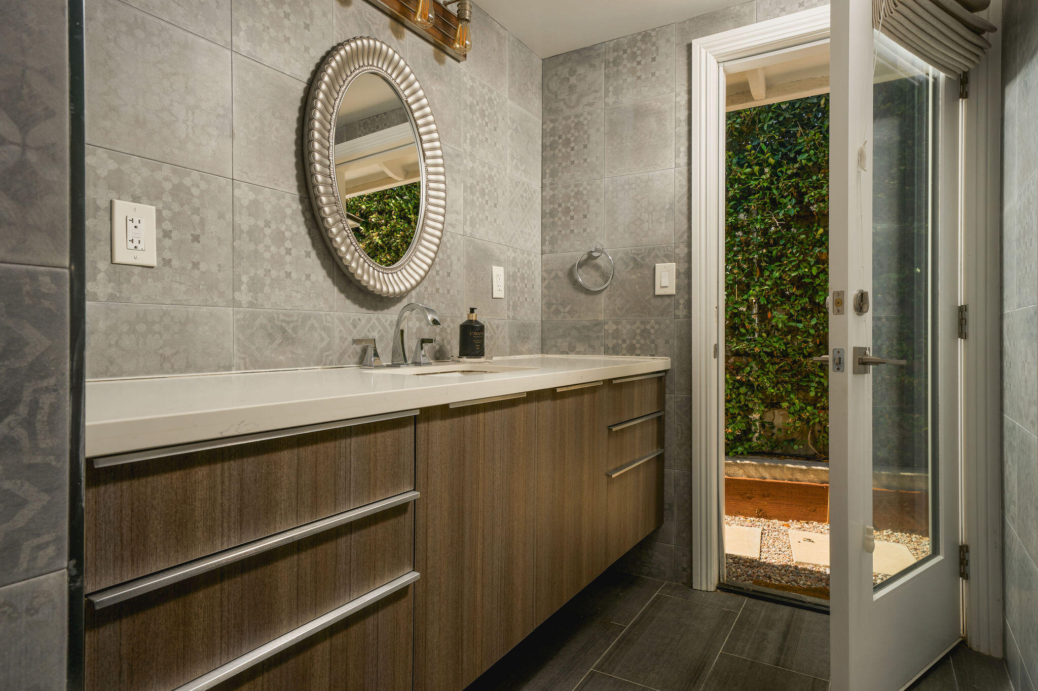 627 Romero Canyon Road Montecito, CA 93108 - Photo 30 of 44 Guest bathroom