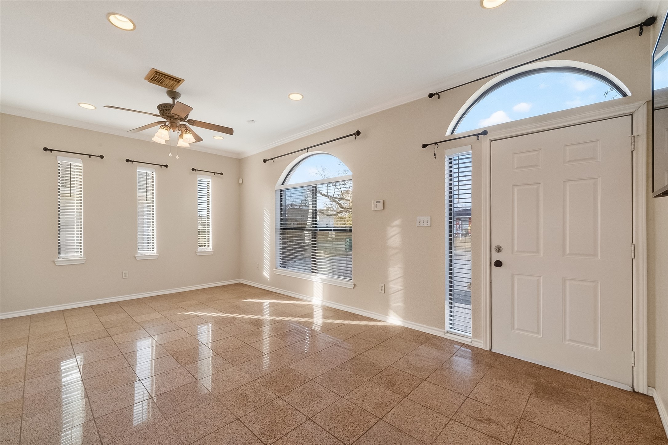512 Bertloma Street Pasadena, TX 77502 - Photo 6 of 48 1st living quarters-living room