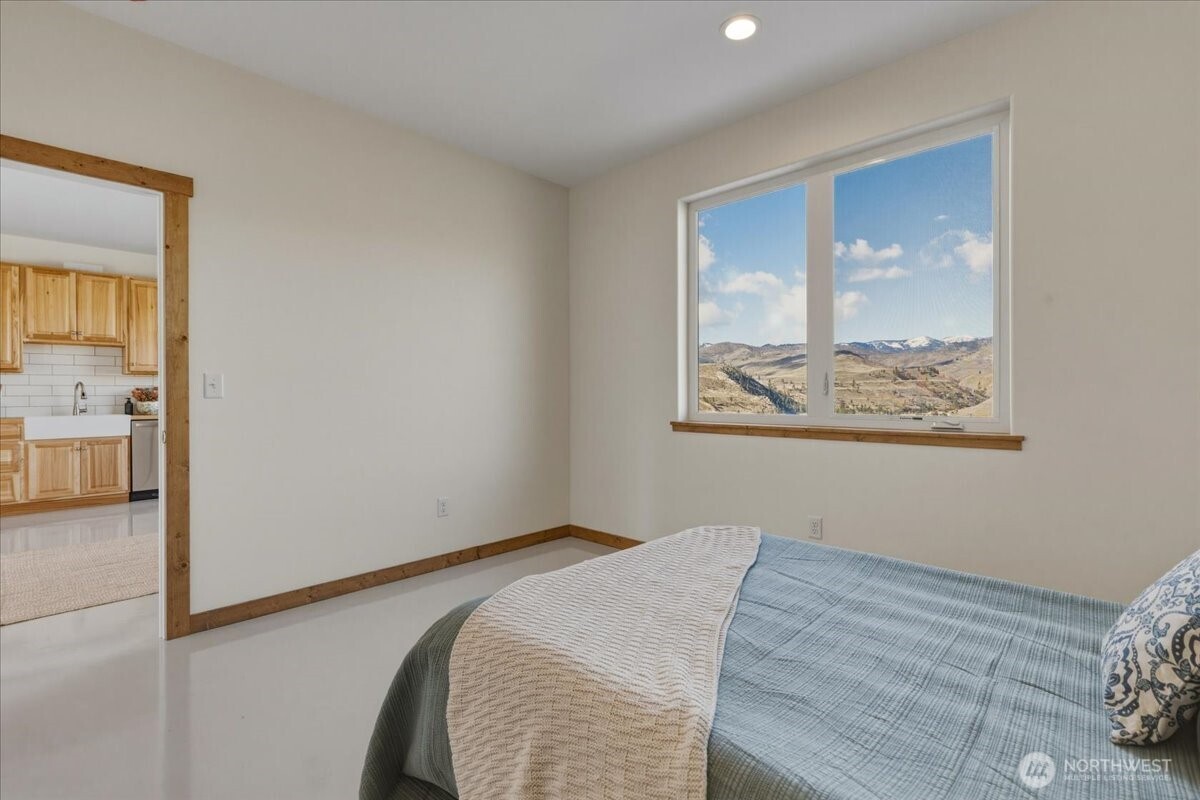 2 Island View Lane Methow, WA 98834 - Photo 23 of 35 a bedroom with a bed and a painting on the wall