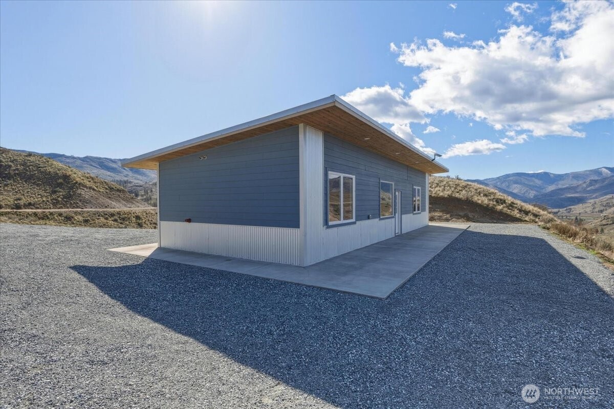 2 Island View Lane Methow, WA 98834 - Photo 6 of 35 a view of a terrace with sky view