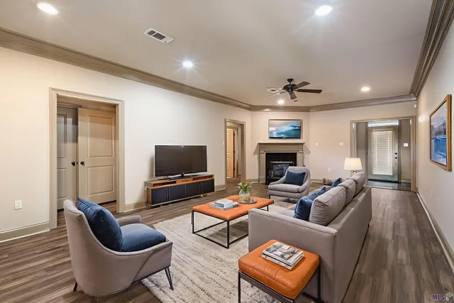 $189,900 | 11110 West Boardwalk Drive, Unit 54, Baton Rouge, LA 70816